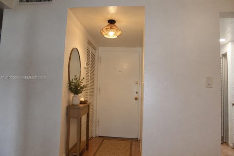 Condominio en alquiler en Coral Gables, Florida, 1 dormitorio, 82.59 m2 № 2409036 - foto 6