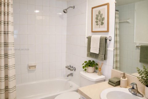 Condominio en alquiler en Coral Gables, Florida, 1 dormitorio, 82.59 m2 № 2409036 - foto 7