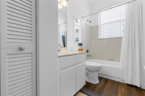 Casa en venta en Weston, Florida, 4 dormitorios, 257.9 m2 № 1779271 - foto 26
