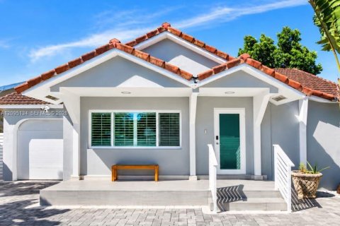 Villa ou maison à Miami, Floride 3 chambres, 196.21 m2 № 2384500