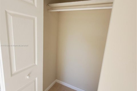 Commercial property in Miami, Florida 109.25 sq.m. № 1859958 - photo 24