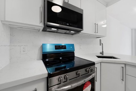 Copropriété à vendre à Miami Beach, Floride: 1 chambre, 61.22 m2 № 1938518 - photo 15