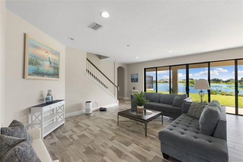 House in Riverview, Florida 5 bedrooms, 335.01 sq.m. № 1805482 - photo 13