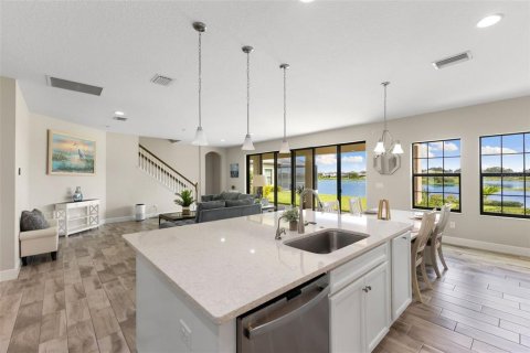 House in Riverview, Florida 5 bedrooms, 335.01 sq.m. № 1805482 - photo 2