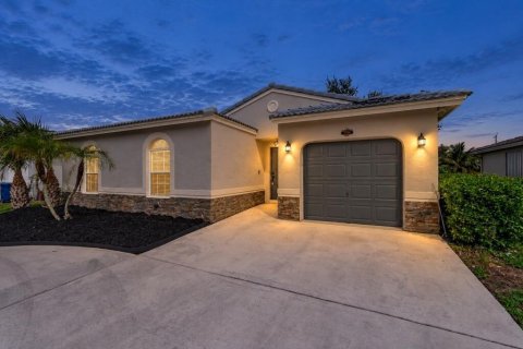 Casa en venta en Lauderhill, Florida, 4 dormitorios, 148.64 m2 № 2400663 - foto 2