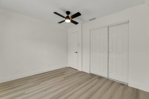 Casa en venta en Lauderhill, Florida, 4 dormitorios, 148.64 m2 № 2400663 - foto 9
