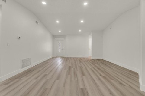 Casa en venta en Lauderhill, Florida, 4 dormitorios, 148.64 m2 № 2400663 - foto 25