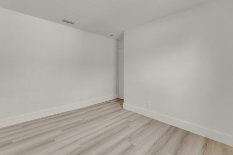 Casa en venta en Lauderhill, Florida, 4 dormitorios, 148.64 m2 № 2400663 - foto 13