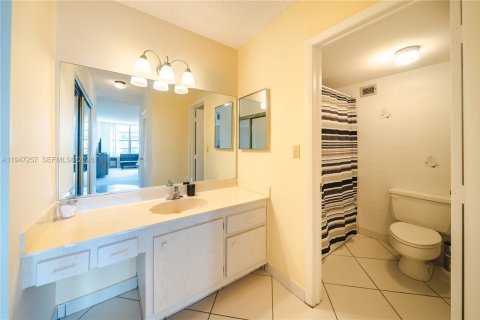 Copropriété à vendre à Hollywood, Floride: 2 chambres, 119.94 m2 № 2297795 - photo 21