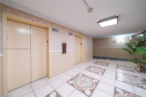 Copropriété à vendre à Hollywood, Floride: 2 chambres, 119.94 m2 № 2297795 - photo 26