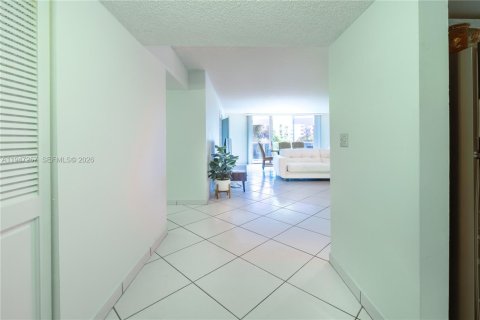 Copropriété à vendre à Hollywood, Floride: 2 chambres, 119.94 m2 № 2297795 - photo 13