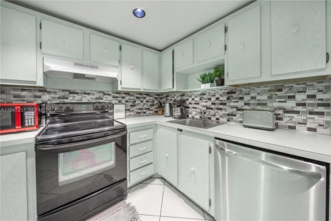 Copropriété à vendre à Hollywood, Floride: 2 chambres, 119.94 m2 № 2297795 - photo 14