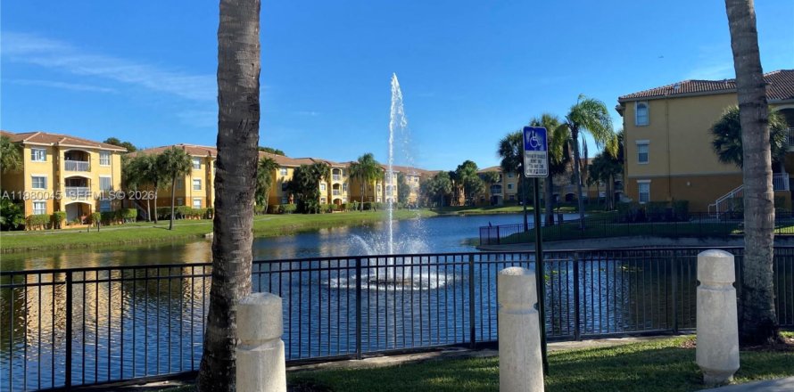 Condo à Pembroke Pines, Floride, 3 chambres  № 2046372