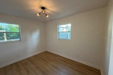 House in Saint Petersburg, Florida 3 bedrooms, 80.64 sq.m. № 2305898 - photo 16