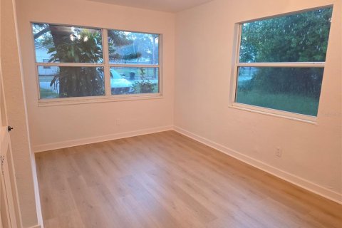 House in Saint Petersburg, Florida 3 bedrooms, 80.64 sq.m. № 2305898 - photo 8