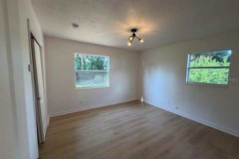 House in Saint Petersburg, Florida 3 bedrooms, 80.64 sq.m. № 2305898 - photo 11