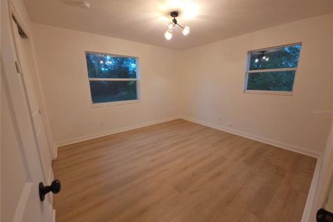 House in Saint Petersburg, Florida 3 bedrooms, 80.64 sq.m. № 2305898 - photo 12