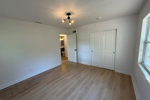 House in Saint Petersburg, Florida 3 bedrooms, 80.64 sq.m. № 2305898 - photo 14