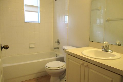 Villa ou maison à louer à Apollo Beach, Floride: 3 chambres, 131.27 m2 № 2379756 - photo 10