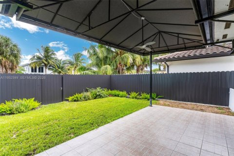 House in Miami, Florida 3 bedrooms, 190.91 sq.m. № 2008891 - photo 17