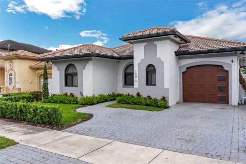 House in Miami, Florida 3 bedrooms, 190.91 sq.m. № 2008891 - photo 20