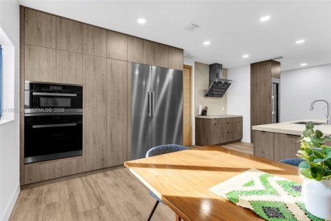 House in Miami, Florida 3 bedrooms, 190.91 sq.m. № 2008891 - photo 6