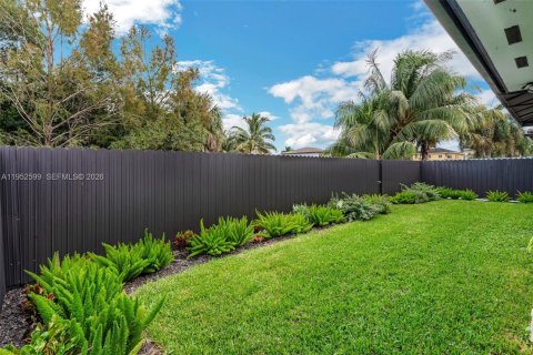 House in Miami, Florida 3 bedrooms, 190.91 sq.m. № 2008891 - photo 18