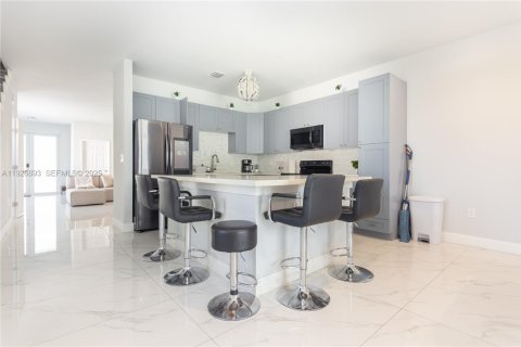 Immobilier commercial à vendre à Miami, Floride: 394.65 m2 № 1987658 - photo 22