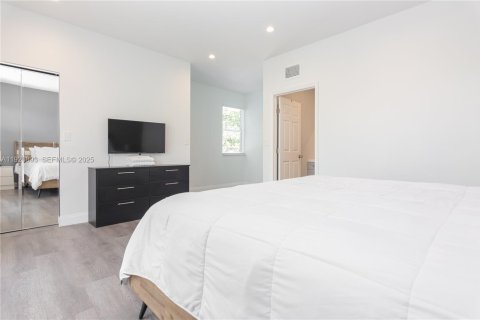 Immobilier commercial à vendre à Miami, Floride: 394.65 m2 № 1987658 - photo 5