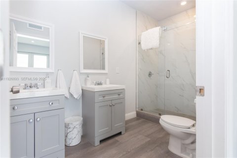 Immobilier commercial à vendre à Miami, Floride: 394.65 m2 № 1987658 - photo 4