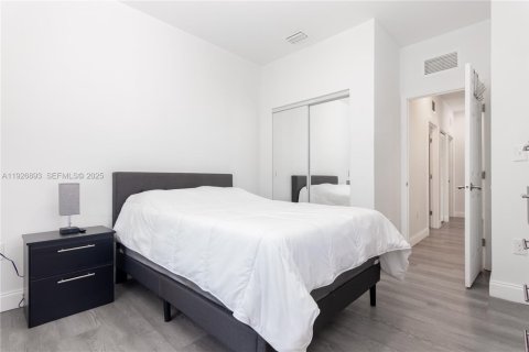 Immobilier commercial à vendre à Miami, Floride: 394.65 m2 № 1987658 - photo 6