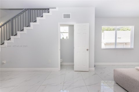 Immobilier commercial à vendre à Miami, Floride: 394.65 m2 № 1987658 - photo 23