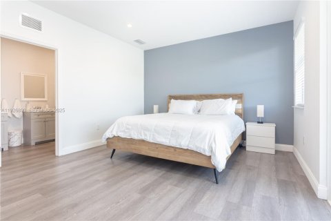 Immobilier commercial à vendre à Miami, Floride: 394.65 m2 № 1987658 - photo 3