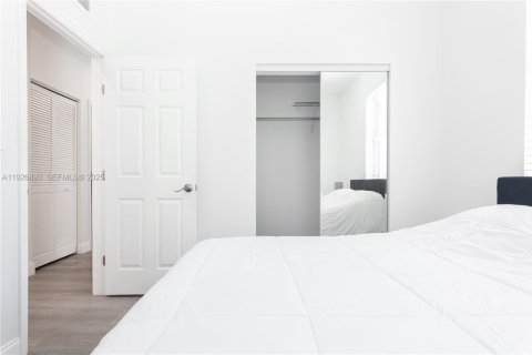 Immobilier commercial à vendre à Miami, Floride: 394.65 m2 № 1987658 - photo 8