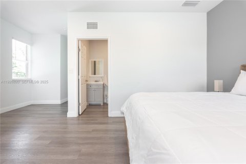 Immobilier commercial à vendre à Miami, Floride: 394.65 m2 № 1987658 - photo 15