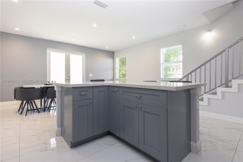 Immobilier commercial à vendre à Miami, Floride: 394.65 m2 № 1987658 - photo 20