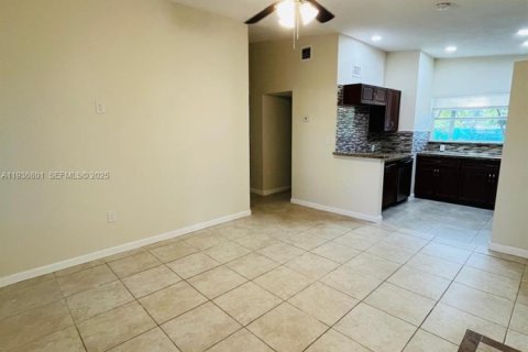 House in Fort Lauderdale, Florida 3 bedrooms, 103.03 sq.m. № 1994671 - photo 2