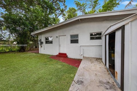 House in Fort Lauderdale, Florida 3 bedrooms, 103.03 sq.m. № 1994671 - photo 18