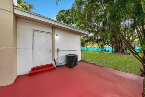 House in Fort Lauderdale, Florida 3 bedrooms, 103.03 sq.m. № 1994671 - photo 16
