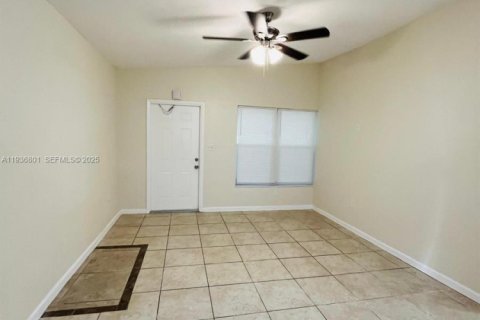 House in Fort Lauderdale, Florida 3 bedrooms, 103.03 sq.m. № 1994671 - photo 3