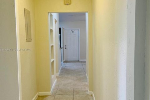 House in Fort Lauderdale, Florida 3 bedrooms, 103.03 sq.m. № 1994671 - photo 9