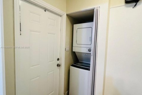 House in Fort Lauderdale, Florida 3 bedrooms, 103.03 sq.m. № 1994671 - photo 14