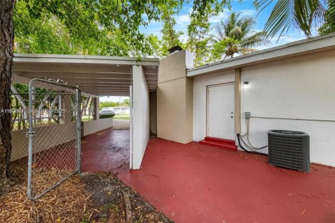 House in Fort Lauderdale, Florida 3 bedrooms, 103.03 sq.m. № 1994671 - photo 23