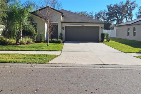 House in Zephyrhills, Florida 4 bedrooms, 179.86 sq.m. № 2283892
