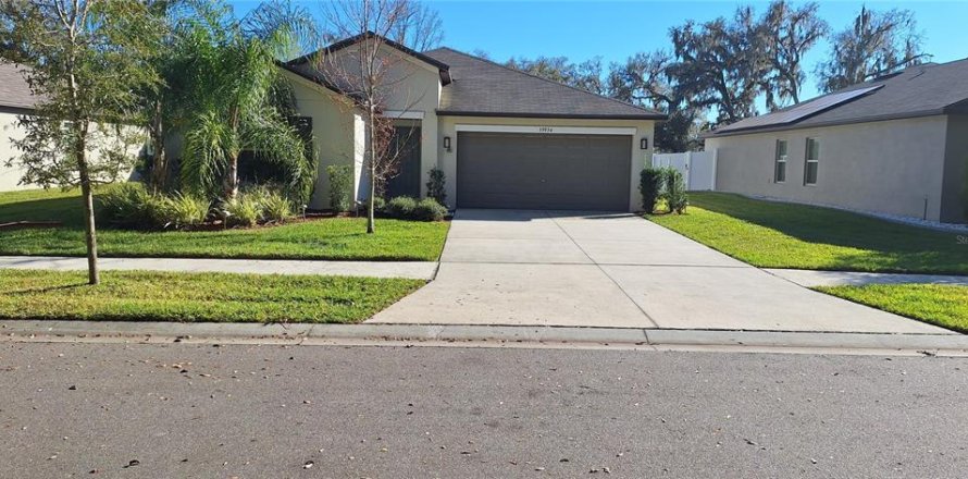 House in Zephyrhills, Florida 4 bedrooms, 179.86 sq.m. № 2283892