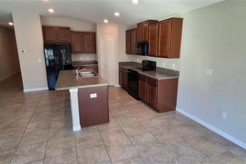 House in Zephyrhills, Florida 4 bedrooms, 179.86 sq.m. № 2283892 - photo 20