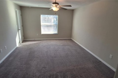 House in Zephyrhills, Florida 4 bedrooms, 179.86 sq.m. № 2283892 - photo 3