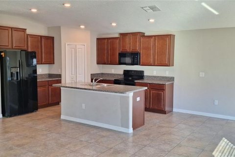House in Zephyrhills, Florida 4 bedrooms, 179.86 sq.m. № 2283892 - photo 17