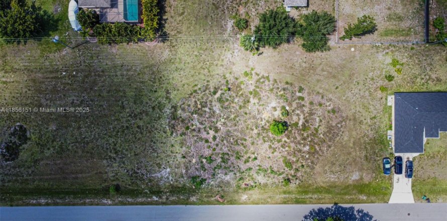 Land in Cape Coral, Florida № 1888291