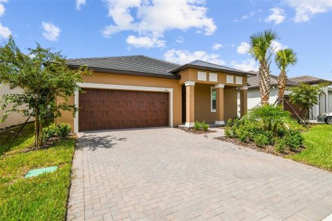 House in Land O' Lakes, Florida 2 bedrooms, 156.45 sq.m. № 1914476 - photo 1